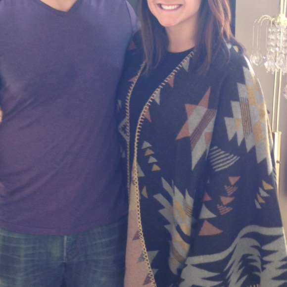 Geo Pattern Poncho - Picture 3 of 3